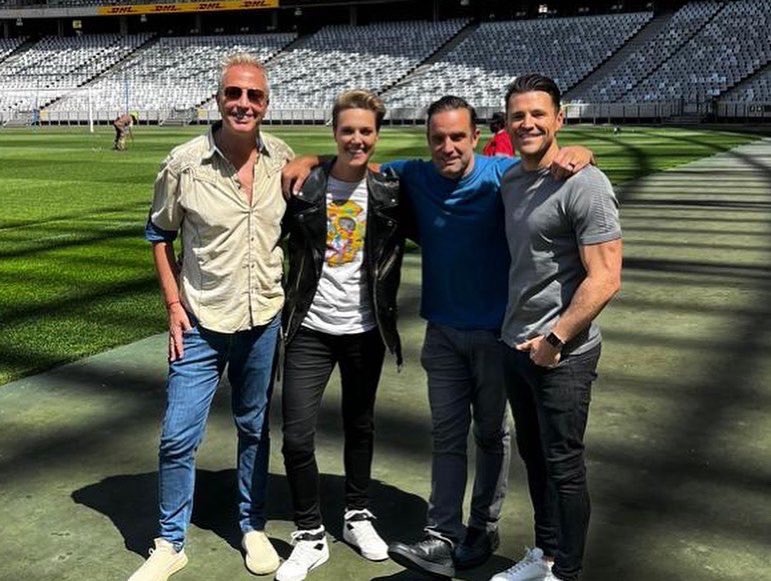MARLEY - ALE WIEBE (@marley_ok) on Twitter photo Acá junto a los conductores de EEUU <a href="/tjlavin/">TJ Lavin</a> AUSTRALIA <a href="/BrihonyDawson/">Brihony Dawson</a> Y UK <a href="/MarkWright_/">Mark Wright</a> y nuestros ensayos en inglés en 1 estadio gigante de Sudáfrica!Una experiencia increíble,en especial conducir en inglés para todo el mundo!#challengeworldchamp <a href="/paramountplus/">Paramount+</a> <a href="/paramountplusar/">Paramount+ Argentina</a> Acá junto a los conductores de EEUU <a href="/tjlavin/">TJ Lavin</a> AUSTRALIA <a href="/BrihonyDawson/">Brihony Dawson</a> Y UK <a href="/MarkWright_/">Mark Wright</a> y nuestros ensayos en inglés en 1 estadio gigante de Sudáfrica!Una experiencia increíble,en especial conducir en inglés para todo el mundo!#challengeworldchamp <a href="/paramountplus/">Paramount+</a> <a href="/paramountplusar/">Paramount+ Argentina</a>