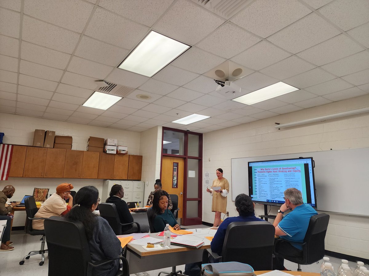 davisrobyn08's tweet photo. @dr_murrah facilitating PL on effective Tier 1 questioning techniques with 8th grade teachers @KennedyRoadMS #KRMSCommitted #CougarAccountability https://t.co/xPgwCQTUDI