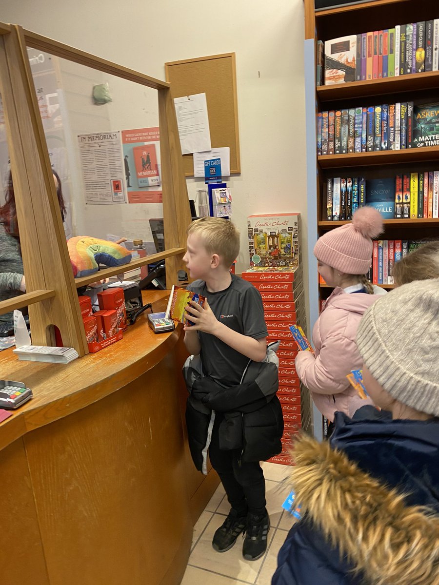 MissThomsonVPS's tweet photo. Pupils used their @WorldBookDayUK tokens to buy their books. @FalkirkWtstones @MrsKellyVPS #VPSread https://t.co/ql2bhnpEma