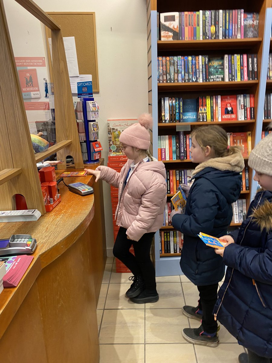 MissThomsonVPS's tweet photo. Pupils used their @WorldBookDayUK tokens to buy their books. @FalkirkWtstones @MrsKellyVPS #VPSread https://t.co/ql2bhnpEma