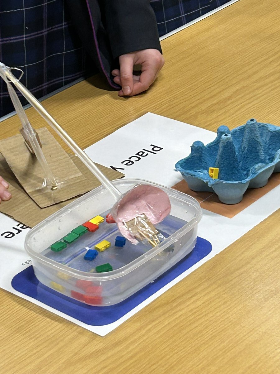 SHSChemistry1's tweet photo. And then it was time for Y8 and Y10 @SuttonHighGirls to try out their device to filter plastic from the ocean @SurreySatro @GDST #girlscan https://t.co/uwvzHTN0Ww
