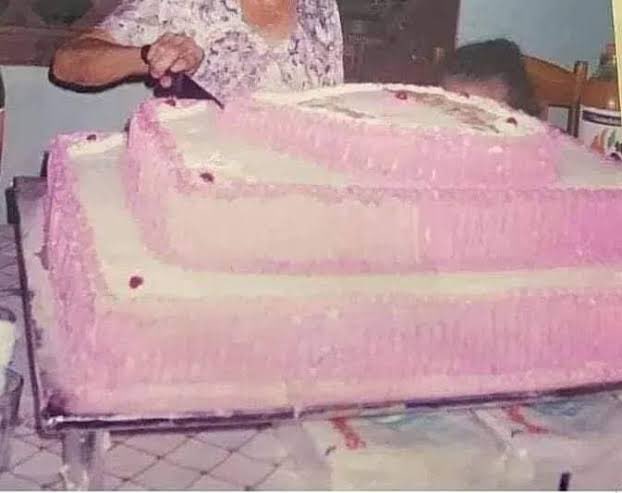 _pequenalo's tweet photo. Saudade eu tenho é dos tamanhos dos bolos de antigamente https://t.co/HE0yAQk3hI