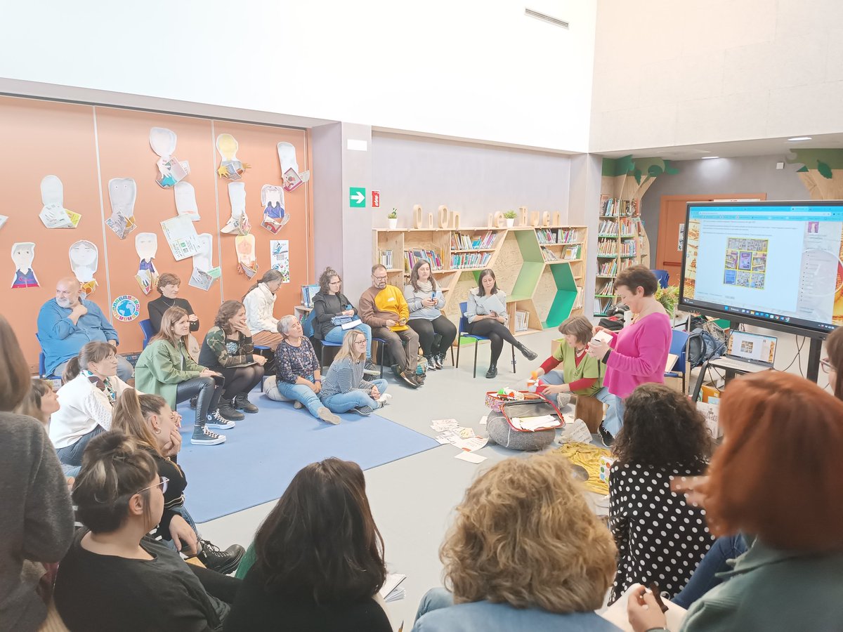 Raticos que me alegran el alma con grandes referentes (algunas amigas😊) a las que nunca me canso de escuchar. Proyectos de bibliotecas escolares 🔝 <a href="/BuenCeip/">CEIP Odón de Buen</a>  <a href="/IesAzucarera/">La Azucarera</a>  #bibliotecasescolaresenruta <a href="/cpjuandelanuza/">CP Juan de Lanuza</a>
Hoy premio...
Chus Juste y Félix Albo al alimón 😍😍😍
