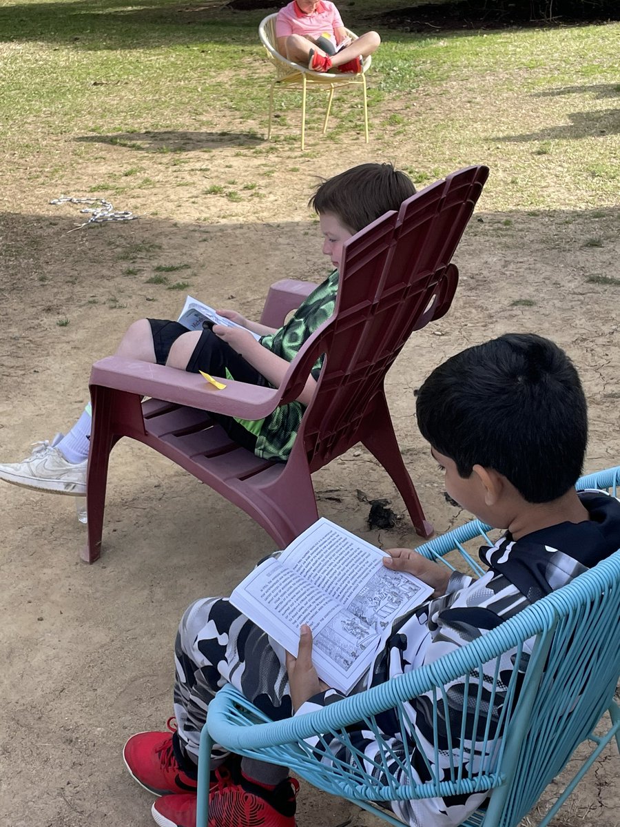 mchristensen55's tweet photo. It’s great day to read outside. 5th graders are enjoying the fresh air!! @OliveChapelElem https://t.co/sWZV24Ye10
