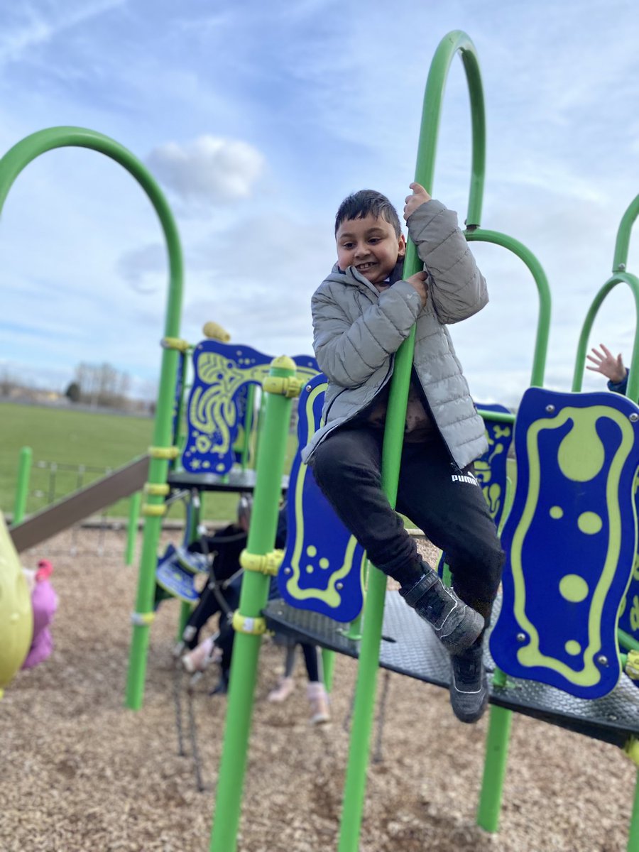 MissThomsonVPS's tweet photo. A quick play at Victoria Park on the way back to school. We love getting time to play with our friends! #VPSfun @MrsKellyVPS https://t.co/RJsQuxf7qv