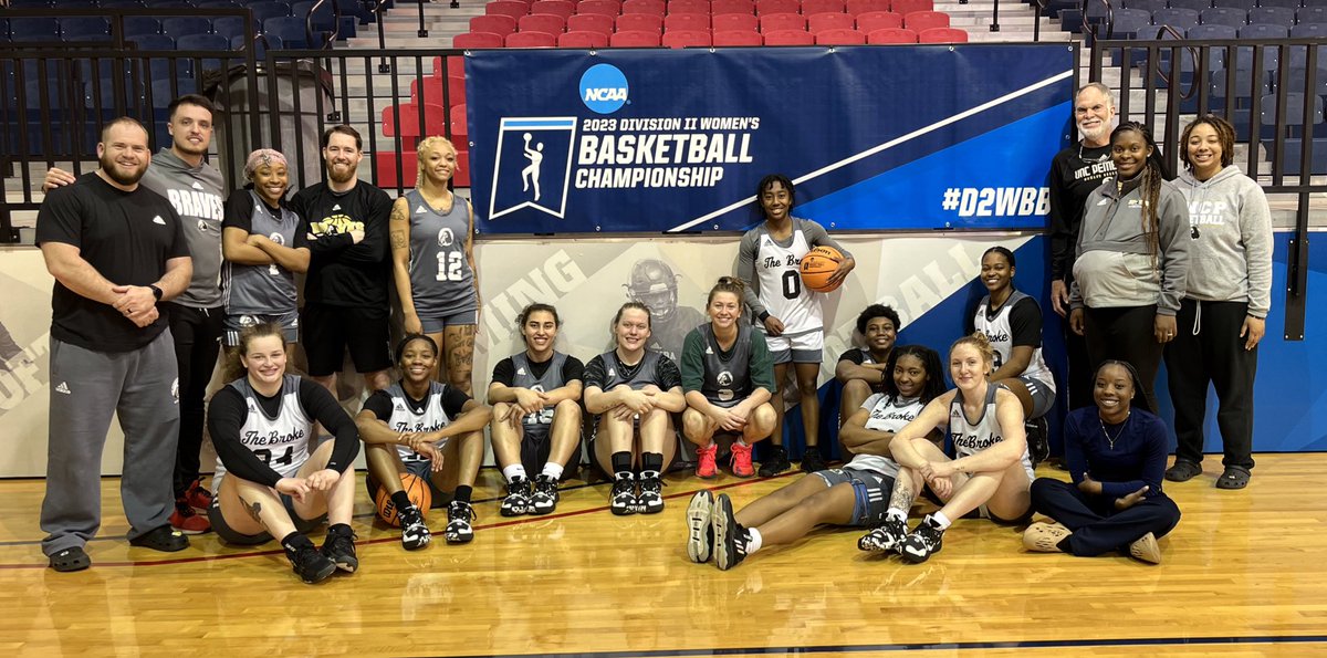 UNCP_WBB's tweet photo. The Braves are ready to dance! #DoItFor4 #D2WBB https://t.co/MonHLgi4aK