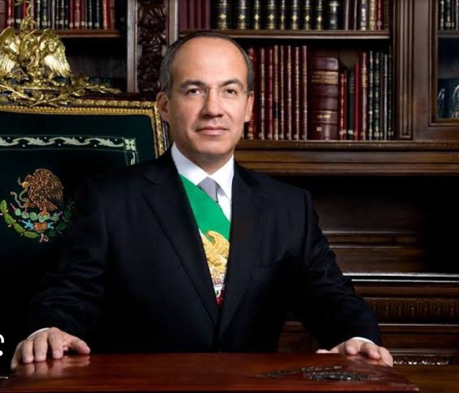 Resolvamos ésto como la gente educada y de buenos principios que somos.
Quien le ha dado más en la madre a México?
López Obrador   💖
Felipe Calderón 🔄