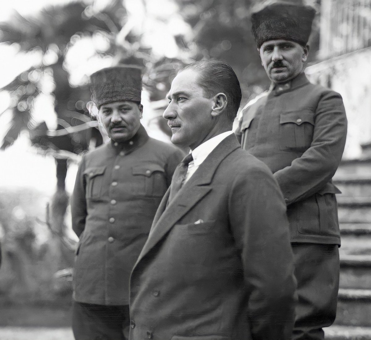 5- İnsanlıkta din hakkındaki hisler ve bilgiler her türlü hurafeden sıyrılarak hakiki ilim ve fenlerin nurlarıyla saf ve mükemmel oluncaya kadar, din oyunu aktörlerine her yerde tesadüf olunacaktır.

15 Ekim 1927