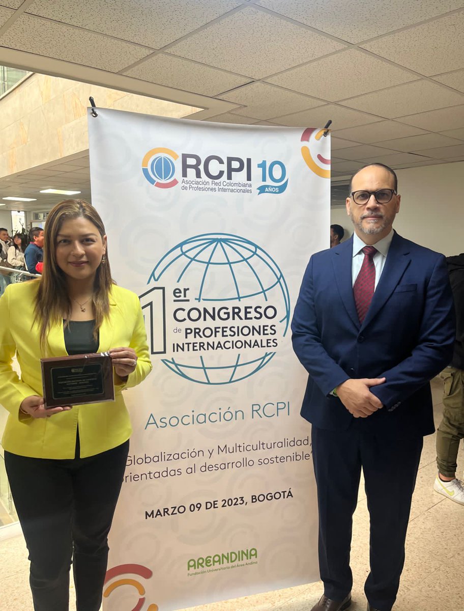 AnaldexColombia's tweet image. En el marco del primer congreso de profesiones internacionales, La Asociación Red Colombiana de Profesiones Internacionales #RCPI entregó el reconocimiento al Mérito Gremial a Analdex por su apoyo y contribución en el desarrollo de las profesiones internacionales desde Colombia