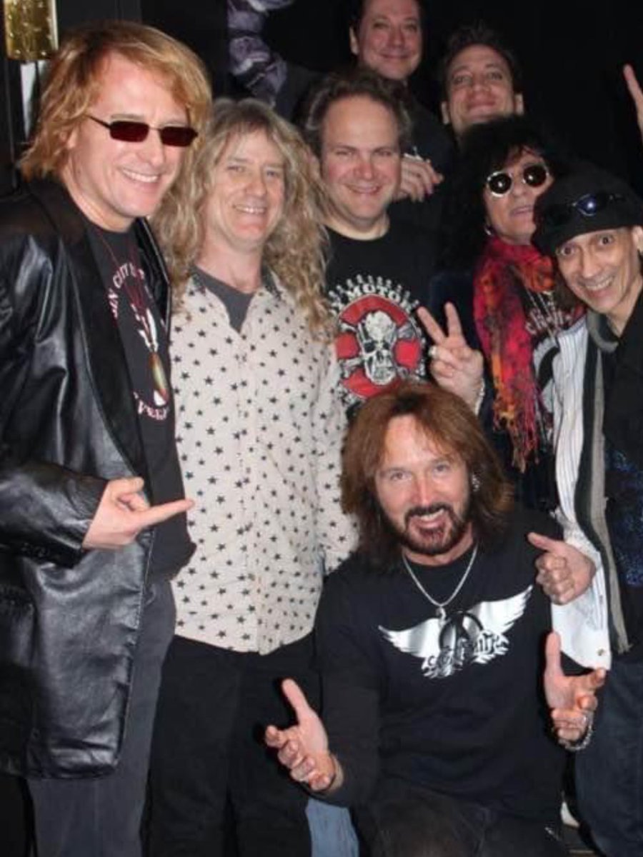 loumerlino's tweet photo. Back when Eddie used to come to my gigs https://t.co/fAgQCafh3a