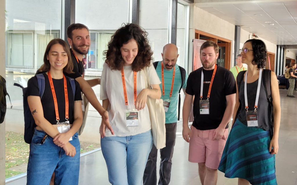 Just a casual photo at <a href="/Khipu_AI/">khipu.ai</a> 😂🫶🧉🇺🇾🇦🇷#khipu2023 <a href="/liaa_icc/">Laboratorio de Inteligencia Artificial Aplicada</a> 

<a href="/_hashmin_/">Jazmín Vidal</a> 
<a href="/_marialaraa/">Lara Gauder</a> 
<a href="/dfslezak/">Diego F. Slezak</a> 
<a href="/Lbelloli/">Laouen Belloli</a> 
<a href="/ferrer_luciana/">Luciana Ferrer</a>