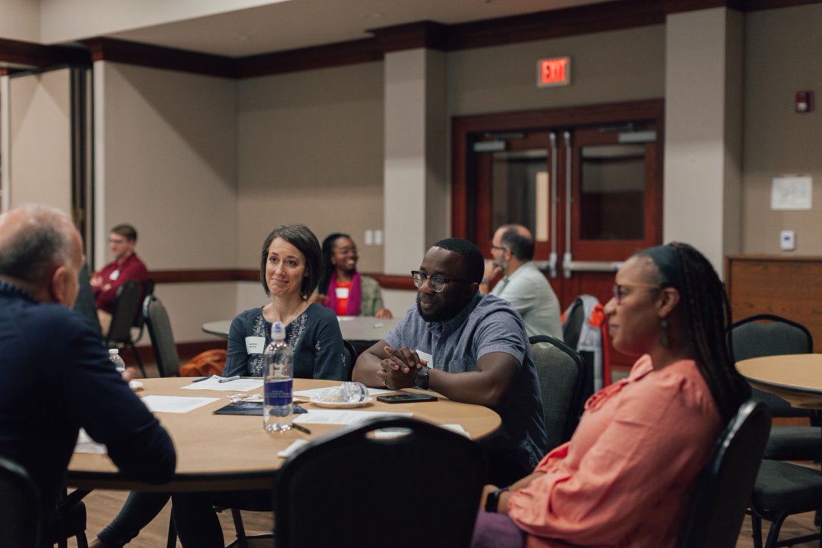ChltFaithWork's tweet photo. Last Thursday, we had the privilege of hosting 60 guests from over 18 different churches at our 412 Fellowship Open House.

#ReimaginingWork #ForTheGoodOfCharlotte #FaithWork #WorkMatters #IntegratedLiving #SupportNonProfits #CIFW https://t.co/QkXG8CfX3z
