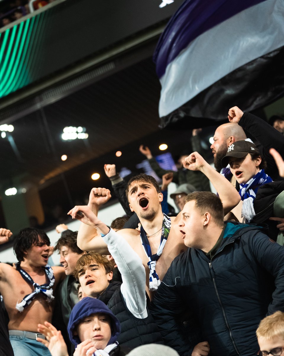 rscanderlecht's tweet photo. Wat een sfeer. Merci. 🟣⚪ #ANDVIL #UECL https://t.co/YvyiOXB6sl