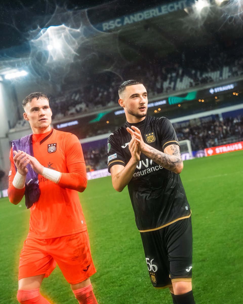 rscanderlecht's tweet photo. Wat een sfeer. Merci. 🟣⚪ #ANDVIL #UECL https://t.co/YvyiOXB6sl