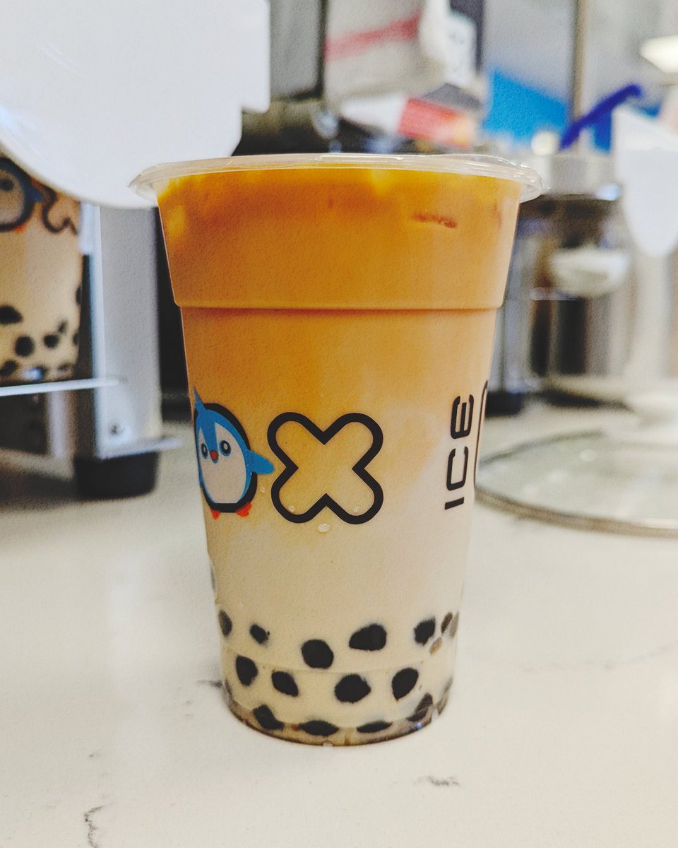 sdicebox's tweet image. when you can mix &amp;amp; match drink flavors 😋🤤

pictured: thai tea x penguin milk tea, with boba

#iceboxcollege #supportsdlocal #sdsmallbusiness #eatsandiego #sandiego #collegeareasd #food #foodporn #boba #bubbletea #bobatea #sandiegoeats #bobaholic #bobadrinks