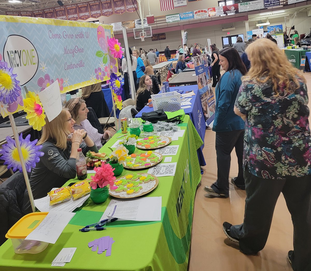 indianhills's tweet photo. A FAIR DAY – Indian Hills hosted the Southern Iowa Career Fair this afternoon at the Hellyer Student Life Center where 80 employers braved the weather to meet with over 175 IHCC students and community members about job opportunities. https://t.co/bBBnizqbwJ