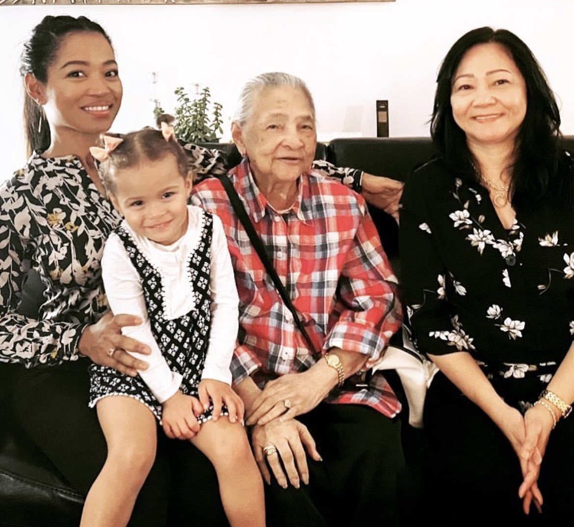 mitos_san's tweet photo. Four generations and I feel very honored to have such great and inspiring women to look up to #mymother #mylola #myhero #InternationalWomansDay #mayweknowthem #maywebethem #mayweraisethem https://t.co/nEogZGy22n