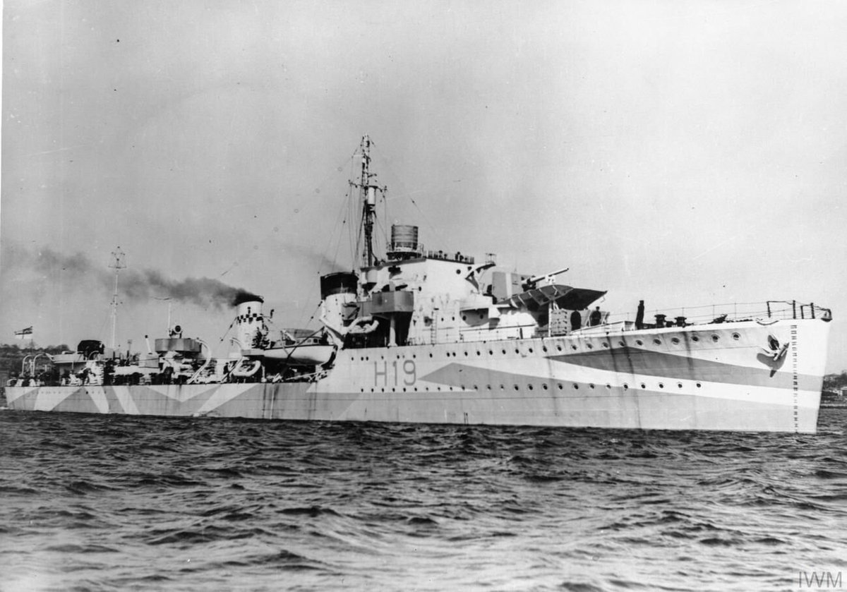 RNshiplosses's tweet photo. 11 Mar 1943 // Destroyer HMS Harvester was torpedoed by German submarine U-432 in the North Atlantic while escorting a convoy. She had earlier been damaged ramming and sinking U-444, and sank almost immediately with the loss of 145 men. (Image © @I_W_M FL 22661) #RoyalNavy #WW2 https://t.co/RZSKK8BkiZ