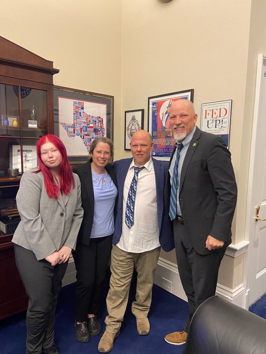 RepChipRoy's tweet photo. Scott Smith was labeled a “domestic terrorist” by the Biden admin for expressing concern after his daughter was raped by a “boy in a skirt” in a school bathroom.
Thank you for your brave advocacy on behalf of parents across the nation! #defendparentalrights https://t.co/zEUgKEgqAP