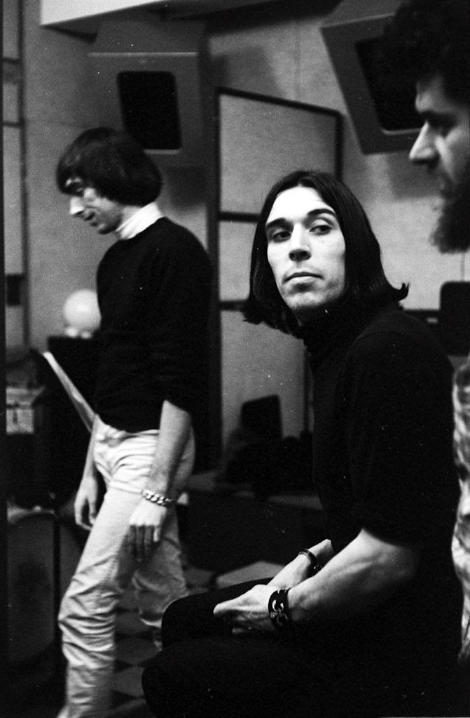 Happy 81st birthday to musician, composer, singer, songwriter, producer and founding member of the Velvet Underground #JohnCale.

Pictured here at Scepter Studios in New York City. (1966) 

📷  Steve Schapiro