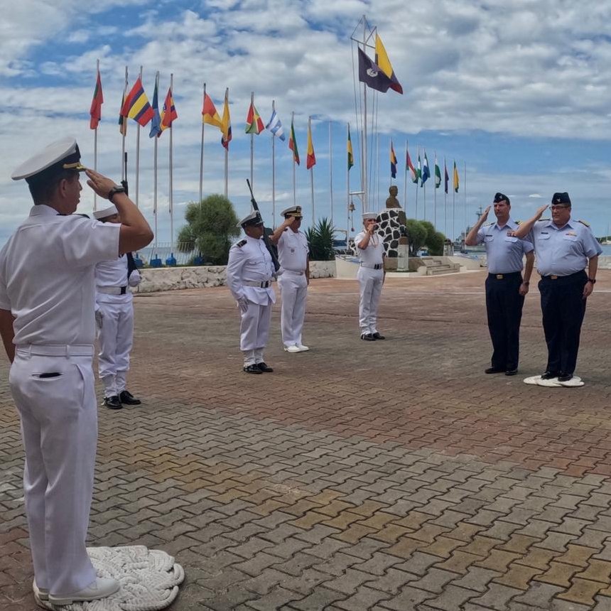 httpspbstwimgcommediaFqznU7ZXgAAf9e7formatjpgname900x900