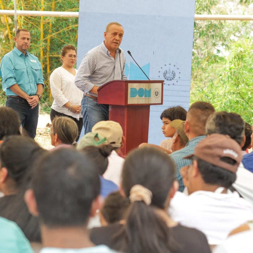 TCnelMariotobar's tweet photo. Una promesa más cumplida perforación de pozo de agua potable para el cantón El Ángel @MariaChichilco @RebecaSantosNI @WalterAlemanSV https://t.co/uTDooNKaHL