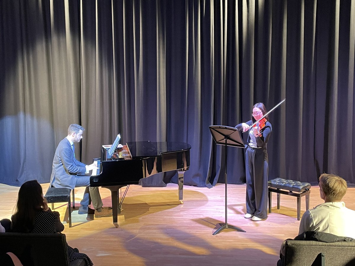 Fabulous Instrumental Showcase this evening, with a lovely range of instruments and pieces. Congratulations to all performers! <a href="/SineMetuSCHS/">SCHS Co-curriculum</a> <a href="/SCHSgdst/">Streatham & Clapham High School</a>