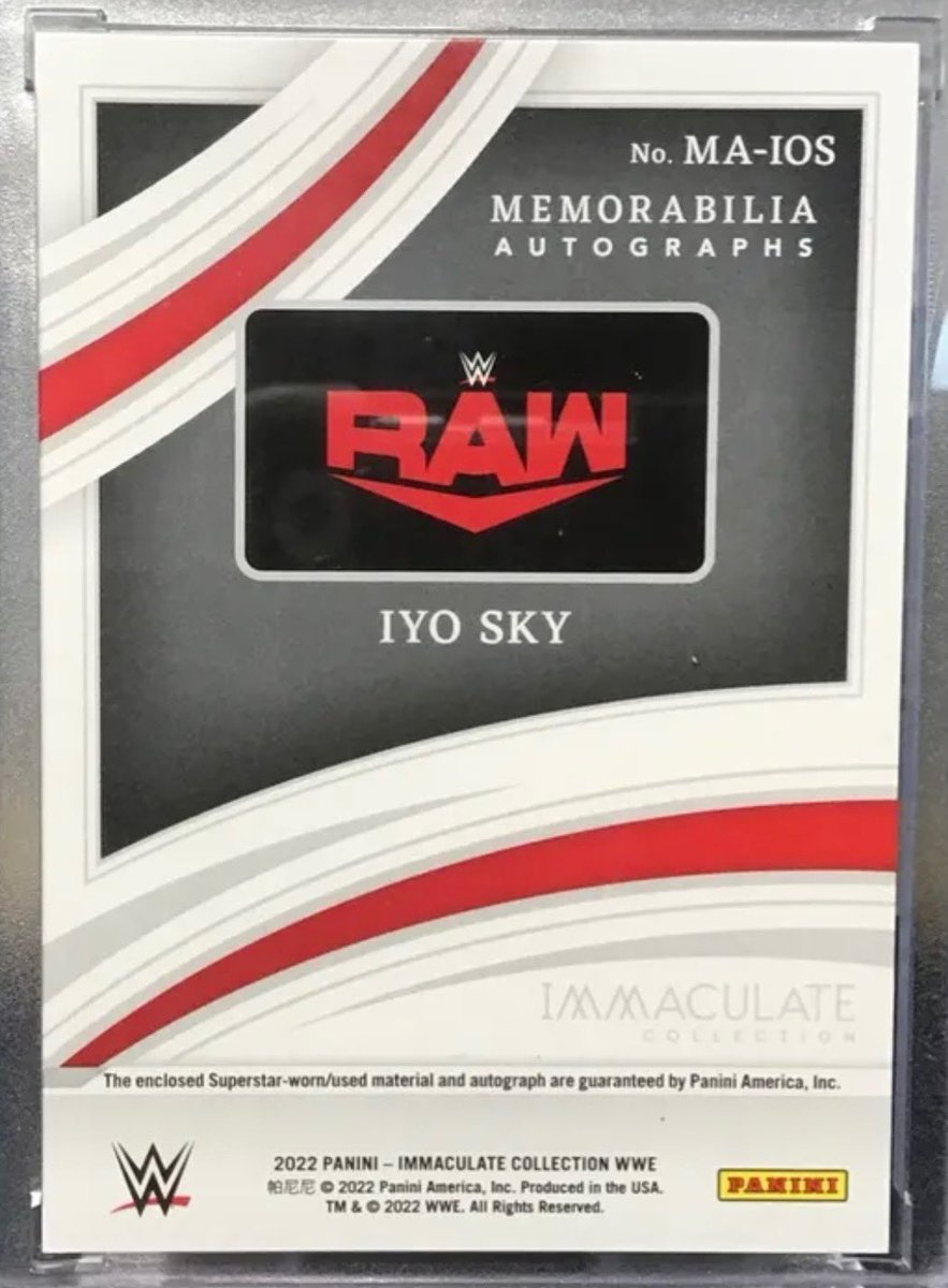 SchwayNostalgia's tweet photo. My friend has this Iyo Sky 1/1 for sale. If your interested feel free to dm for info or offers #thehobby @SCUncensored @flexburkhead https://t.co/lGwVycC64K