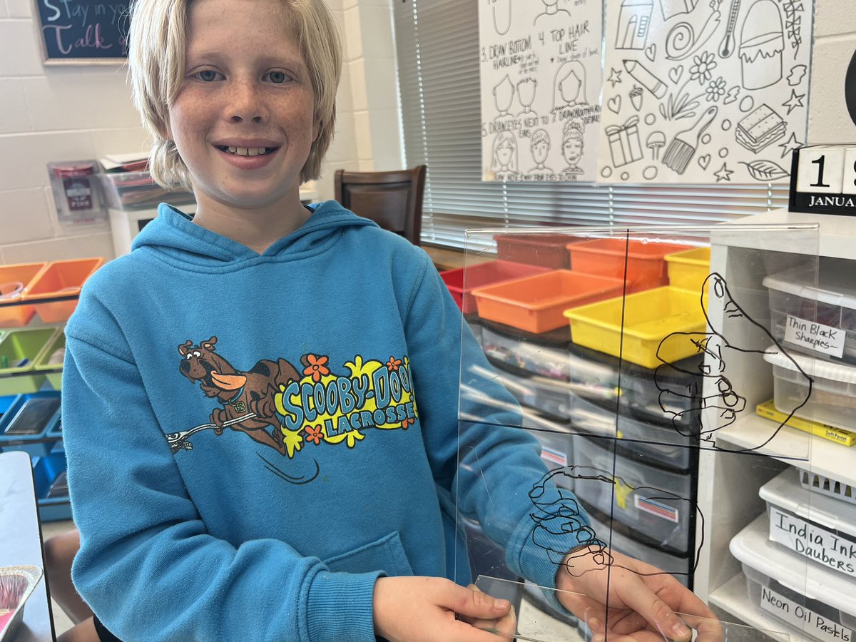 MrsSims7's tweet image. 5th Grade Artists are improving their eye/hand coordination and their drawing skills by doing contour drawings of their hands. They are doing such a great job!! @RiverRidgeElem