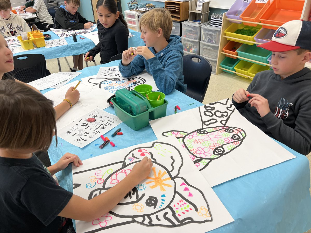 MrsSims7's tweet image. 4th Grade Artists created animal paintings inspired by the artist Dean Russo. They are beautiful! @RiverRidgeElem