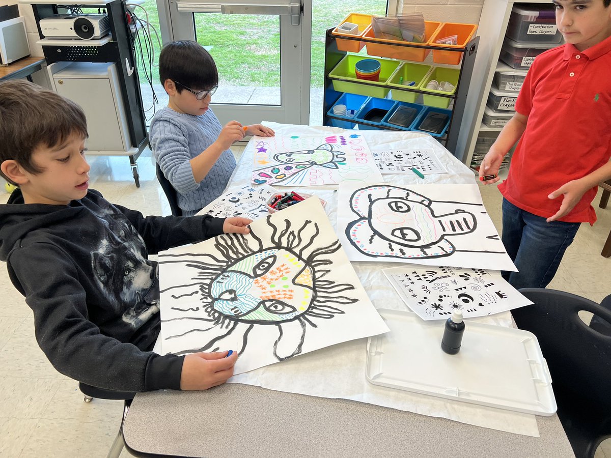 MrsSims7's tweet image. 4th Grade Artists created animal paintings inspired by the artist Dean Russo. They are beautiful! @RiverRidgeElem