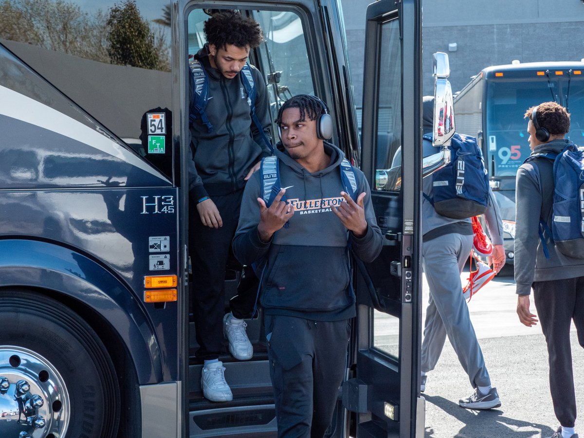 FullertonMBB's tweet photo. Dollar Loan Center📍

#DevelopU | #TusksUp https://t.co/InllNllzsM