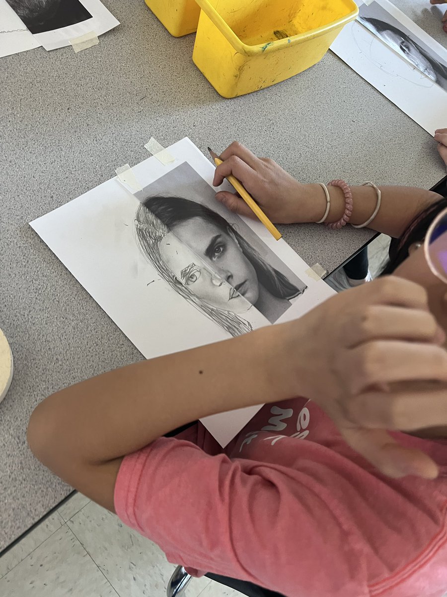 MrsSims7's tweet image. 5th Grade Artists are learned how to draw faces. Aidan, my student teacher did an amazing job! These drawings are incredible! @RiverRidgeElem