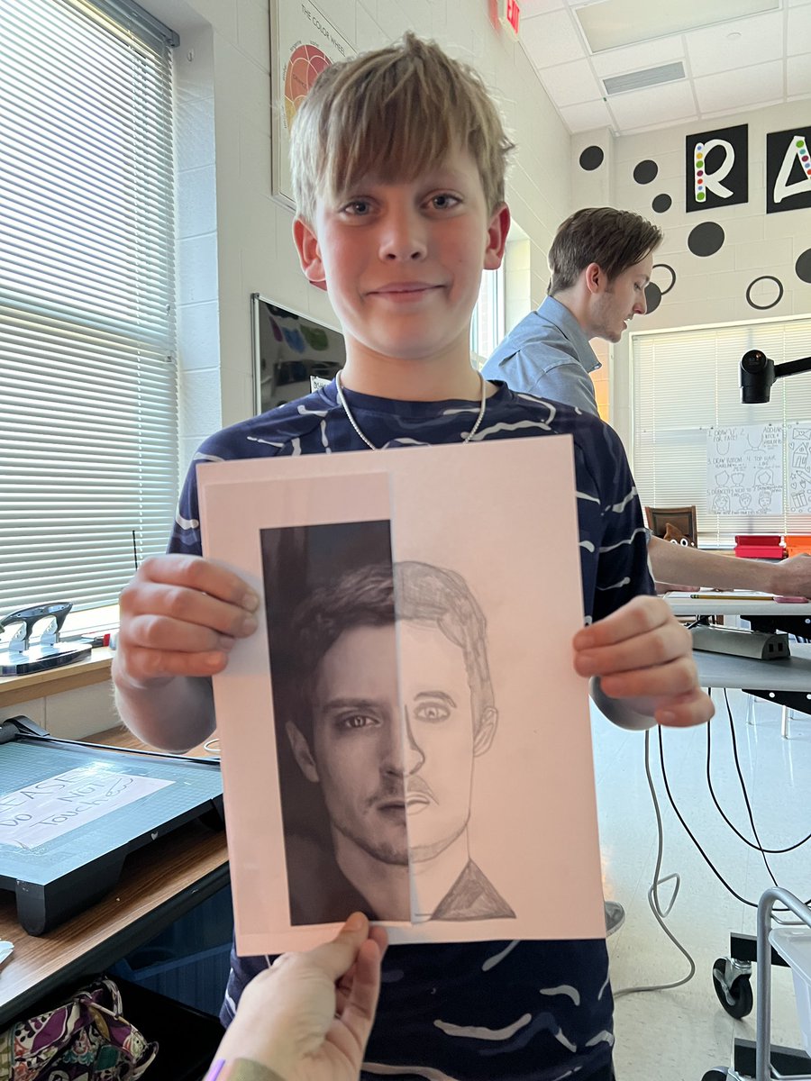 MrsSims7's tweet image. 5th Grade Artists are learned how to draw faces. Aidan, my student teacher did an amazing job! These drawings are incredible! @RiverRidgeElem