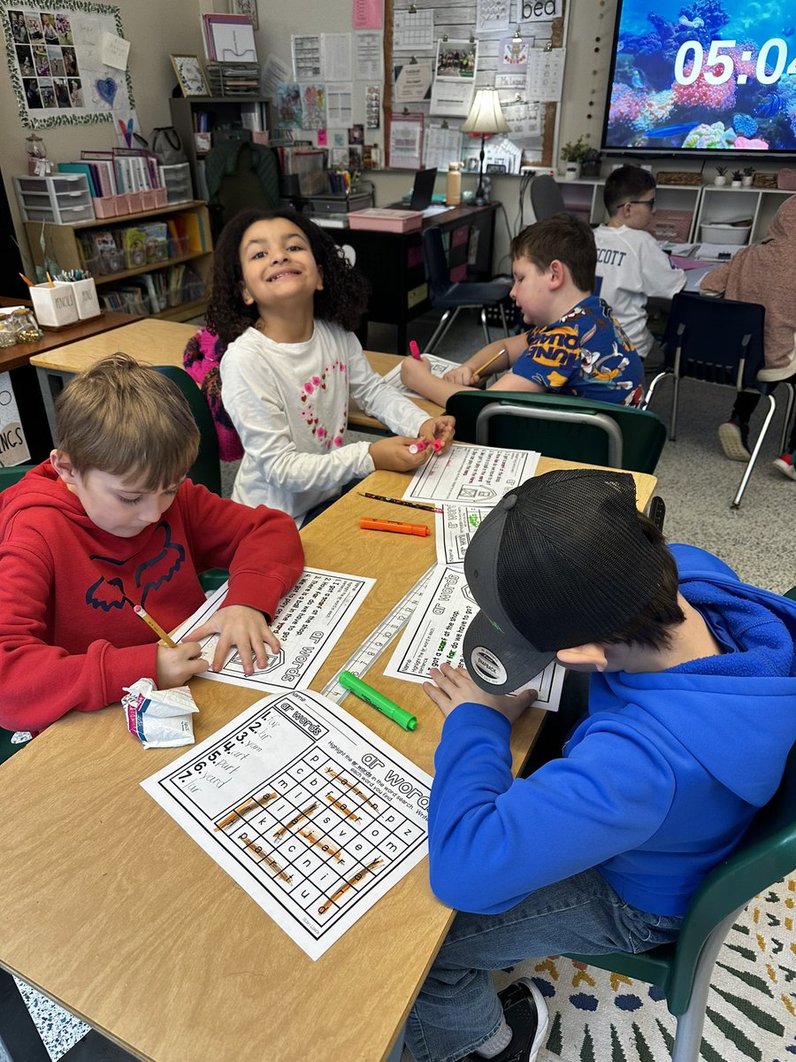 Working hard in a new phonics pod! 🥰✏️