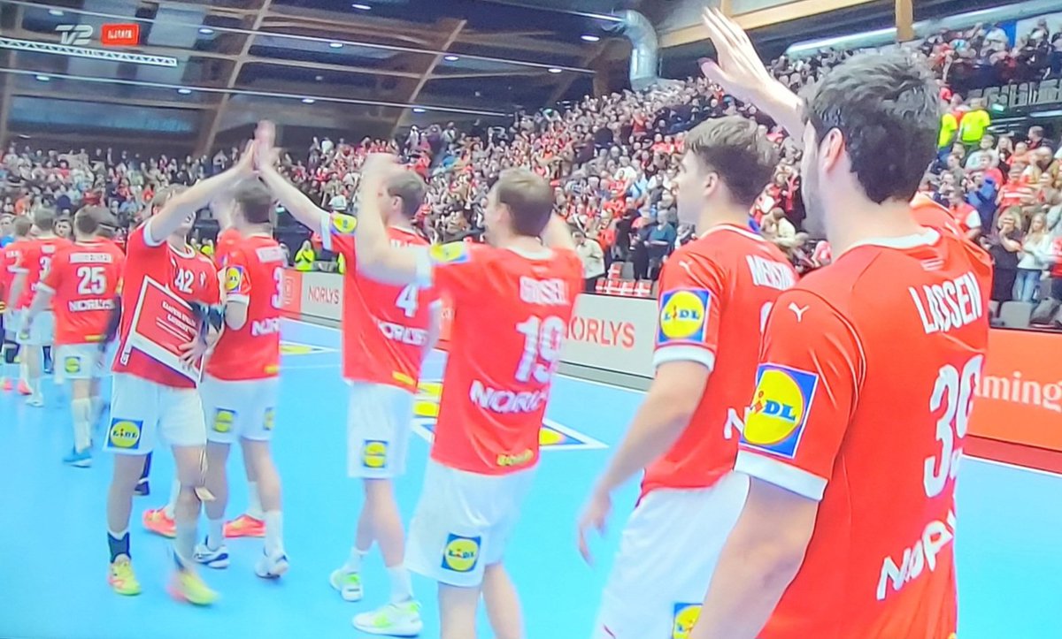 WAUW Danmark! 🤾🏻‍♂🏐🇩🇰👏🏻🙌🏻
#DENGER #motm #arnoldsen #Handball #eurocup #hndbld #landskamp #Danmark #håndboldherrene #vol2