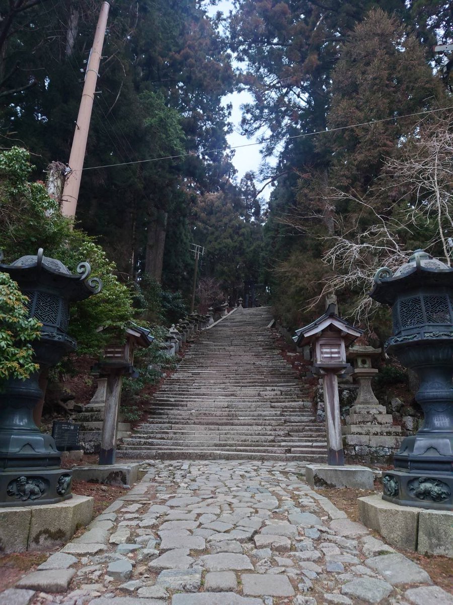 atagojinjya's tweet photo. おはようございます。
今朝の気温は６度で、天候は曇りとなっております。
どうぞお参り下さい。 https://t.co/2krIpYcVbe