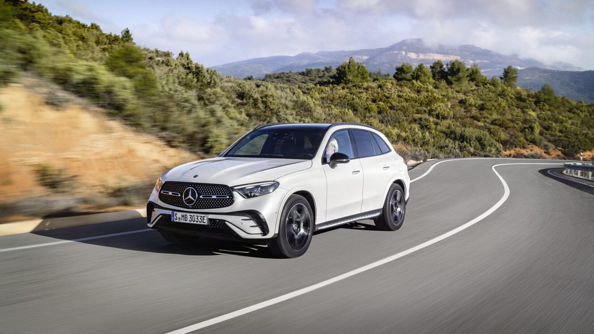 The 2023 Mercedes-Benz GLC brings a fresh take on the brand's luxury compact contender, with prices still starting off under $50,000 (just). #2023 #GLC #GLC300 #GLCClass #mercedesglc #MercedesBenz #MercedesBenzGLC #MSRP #new #News #price #pricing #Update tflcar.com/2023/03/2023-m…