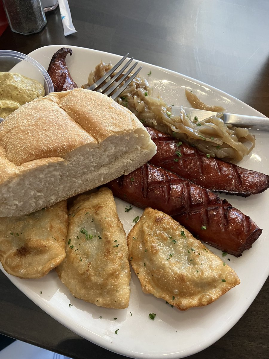 CharliePCoffey1's tweet photo. Polish dinner roll https://t.co/sqQrdb7Oa5