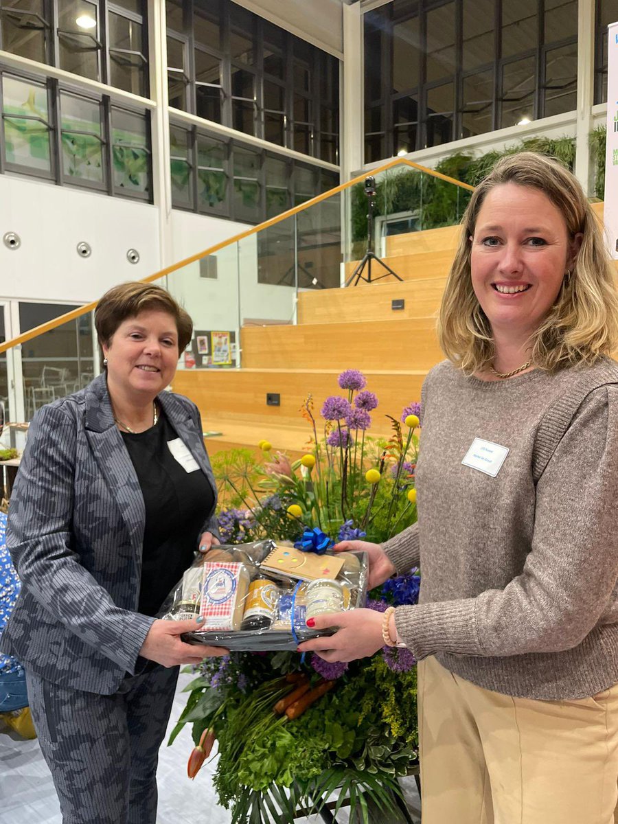 CDA Noord-Holland (@cdanh) on Twitter photo 🏆 Willemien won vanavond van 17 (!) partijen de eerste prijs van de onafhankelijke jury bij het #agrarisch debat 🌱 Een stem op Willemien is ➡️ realistisch beleid met toekomstperspectief voor de boeren ➡️ goed verdienmodel voor ondernemers ➡️ voedselzekerheid! <a href="/WillemienKoning/">Willemien Koning</a> 🏆 Willemien won vanavond van 17 (!) partijen de eerste prijs van de onafhankelijke jury bij het #agrarisch debat 🌱 Een stem op Willemien is ➡️ realistisch beleid met toekomstperspectief voor de boeren ➡️ goed verdienmodel voor ondernemers ➡️ voedselzekerheid! <a href="/WillemienKoning/">Willemien Koning</a>