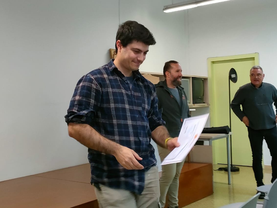 fustavromana's tweet photo. L'alumne Jordi Rangil de l'@InstitutVRomana ha quedat 1r en el XX Concurs d'Aprenents i Estudiants de Fusteria organitzat pel Gremi de la Fusta de Terrassa. Enhorabona Jordi! #fpfusta #CFGM #wood @ajlagarriga https://t.co/5xyRpG3eIP