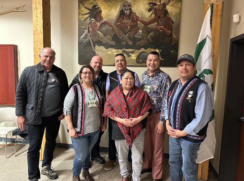 Le ministre @MinFitzgibbon et le ministre <a href="/IanLafreniere/">Ian Lafrenière</a> ,ont rencontré les élus d’ITUM hier soir. Le chef <a href="/mckentshe/">Mike Mckenzie</a> remercie les ministres pour leur visite et réitère sa volonté de voir se bâtir une relation politique renouvelée entre notre Nation et Québec. #polqc #itum