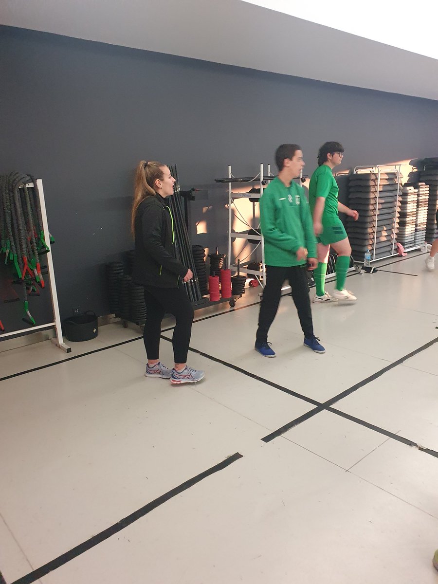InsercorU's tweet photo. 📢📢📢 eventos !!!

 #comparteam 22/23.

Nos tocó algo totalmente distinto a lo que estamos acostumbrados,  a bailar !!!!

Con los amigos de @SH'BAM de cornella pasamos un rato espectacular.  Risas, bailes y desconexión futbolistica. https://t.co/AvzRQFd5jF
