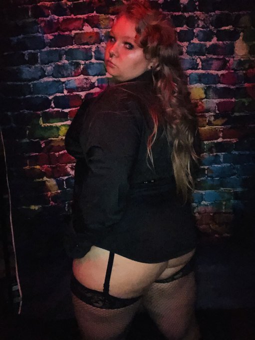Damn im hot 😍 https://t.co/fnA0kmlZik