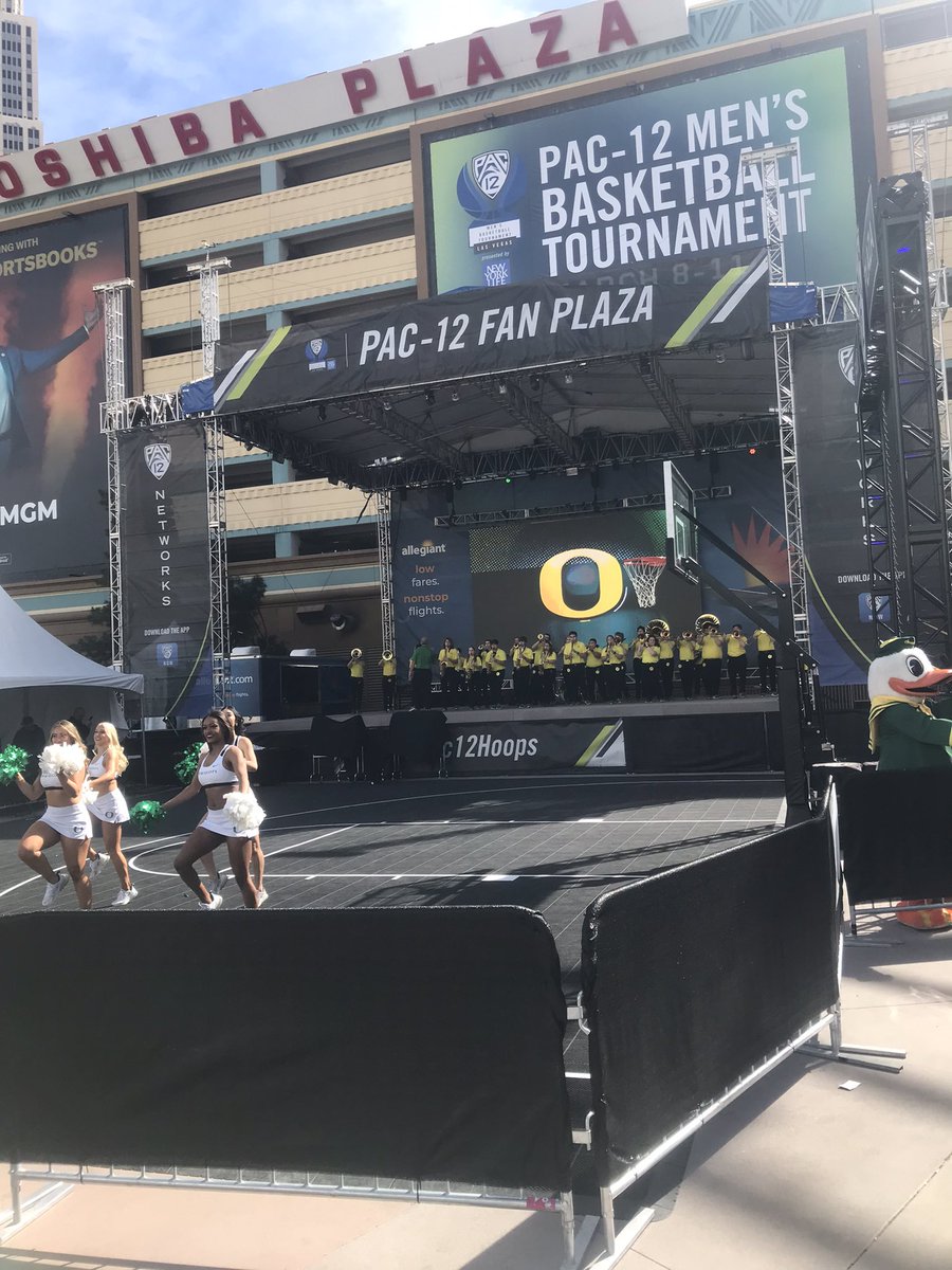 The @OregonBand did a great job performing September by Earth, Wind, & Fire. #Oregon #Pac12MBB #Pac12Tournament