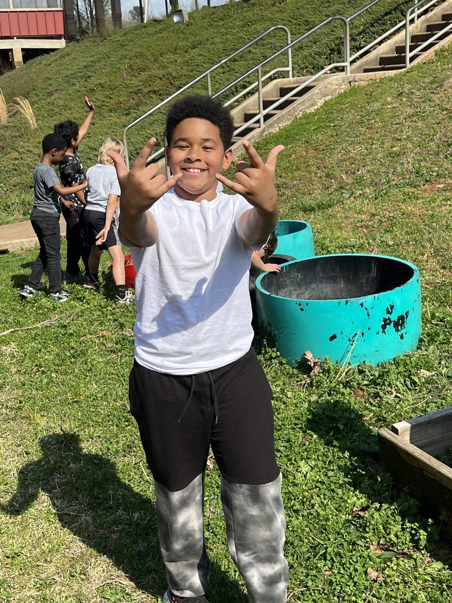Brittney Green (@bgreenthirdsres) on Twitter photo 3rd graders <a href="/StemleyRoad/">Stemley Road Elementary School</a> putting in work in our garden area. We are excited to get it back up and running. <a href="/jasblizzard/">Jasmine Blizzard</a> <a href="/AlexksJ/">Alex Johnson</a> <a href="/adrychat/">Audrey Chatman</a> 3rd graders <a href="/StemleyRoad/">Stemley Road Elementary School</a> putting in work in our garden area. We are excited to get it back up and running. <a href="/jasblizzard/">Jasmine Blizzard</a> <a href="/AlexksJ/">Alex Johnson</a> <a href="/adrychat/">Audrey Chatman</a>