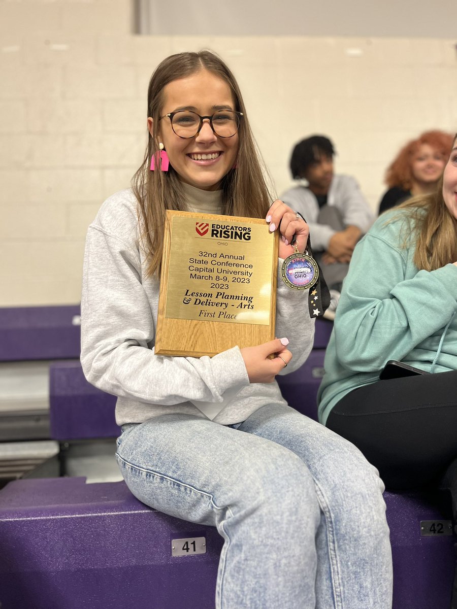 greendream27's tweet photo. Congratulations to Grace Suggs, THE state champ in her event: Lesson Planning and Delivery (arts). Wonderful job, Grace! 💙🍎 @WestCler @edrisingohio https://t.co/BLwc0hAiTR