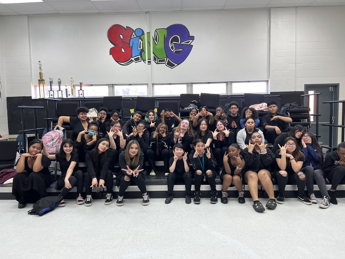 Got a great group headed to the <a href="/WSHS_Choir/">WSHS Choir</a> pyramid concert at @WoodbridgeHS . We are excited to see some other schools perform and to sing with them! #FLhornets #FLMSchoir