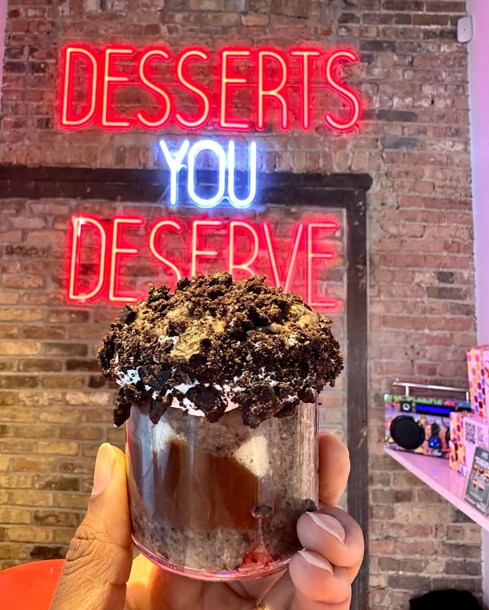 The verdict is in - your kiddos approve of JARS. So skip the cookies & cupcakes and bring them to see us. 😎

📸: @marquisethekid

💻 JARSbyFabioViviani.com

#JARS #DessertsYouDeserve #JARSReviews #FabioViviani #Desserts #WestLoop #Chicago #ChicagoFoodies