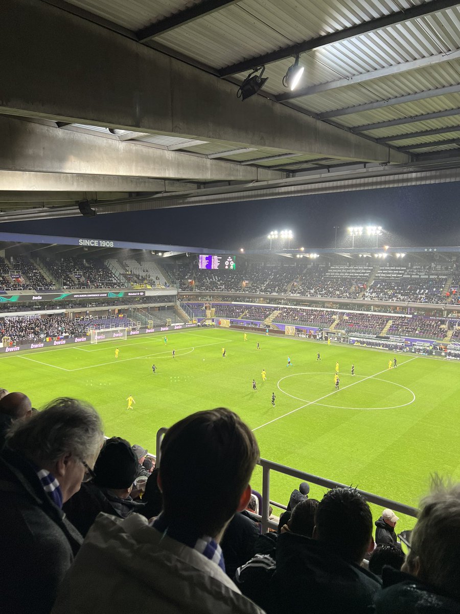 dropss_fr's tweet photo. 23eme match de la saison 🔥
🏟 : Lotto Park
⚽️ : Anderlecht - Villarreal (1-1)
🎟 : 40€
✅ : Un beau match européen, un banger de Dreyer, très bonne ambiance🔥
❌ : Aucun
#ANDVIL https://t.co/pxI6Hwh99o